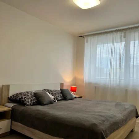 Ar London House